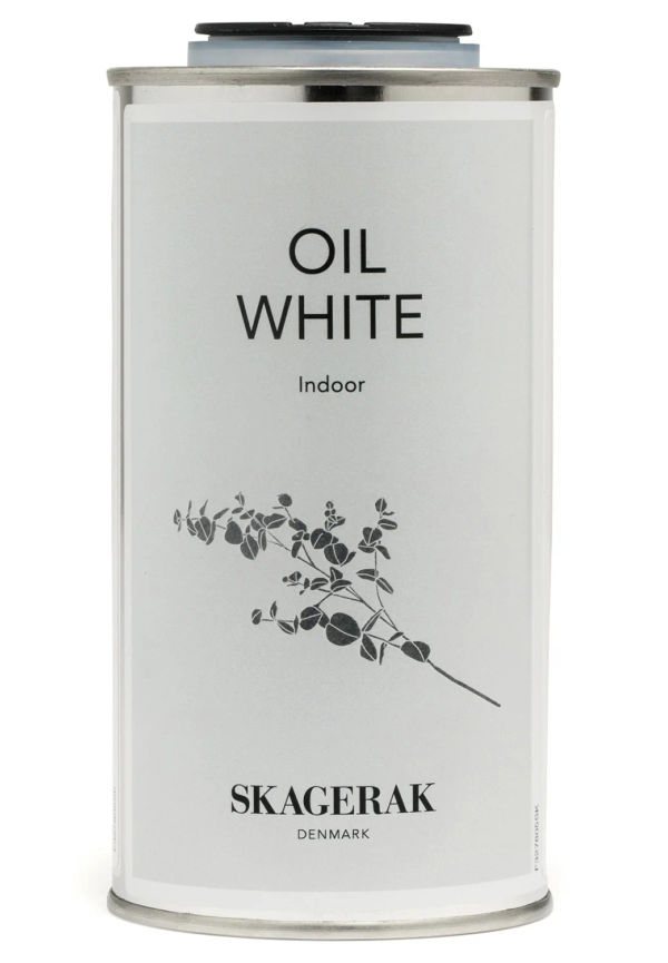 Supersnygg ekmöbel 2025 från Skagerak.