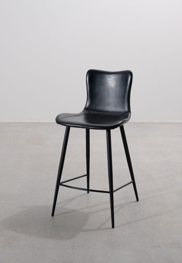 Vacker svart stol 2025 från Dan-Form.