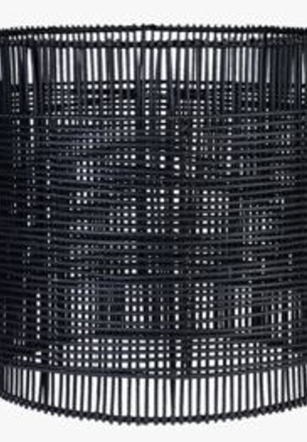 Vacker svart lampa 2025 från hemtex.