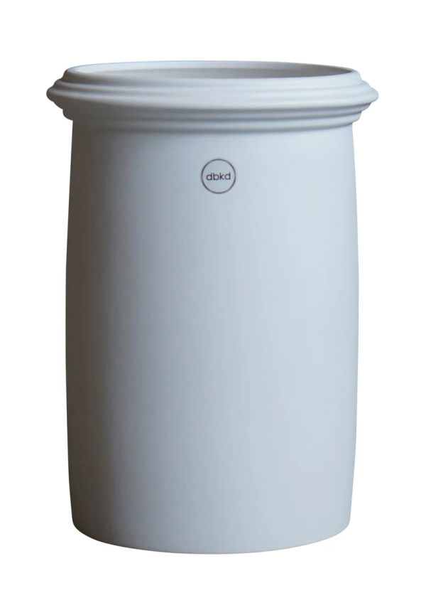 Fantastiskt snygg vit kruka 2025 från DBKD.