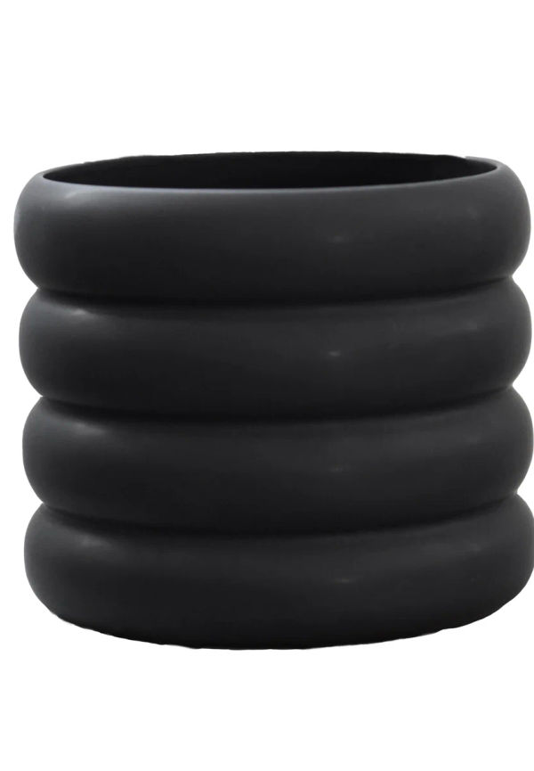 Snygg svart kruka 2025 från DBKD.