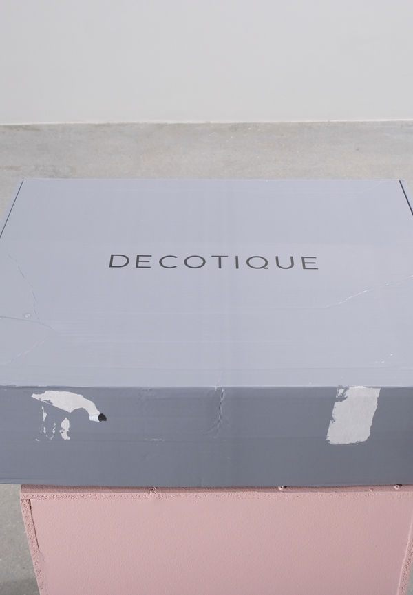 Elegant soffa i vitt från Decotique.