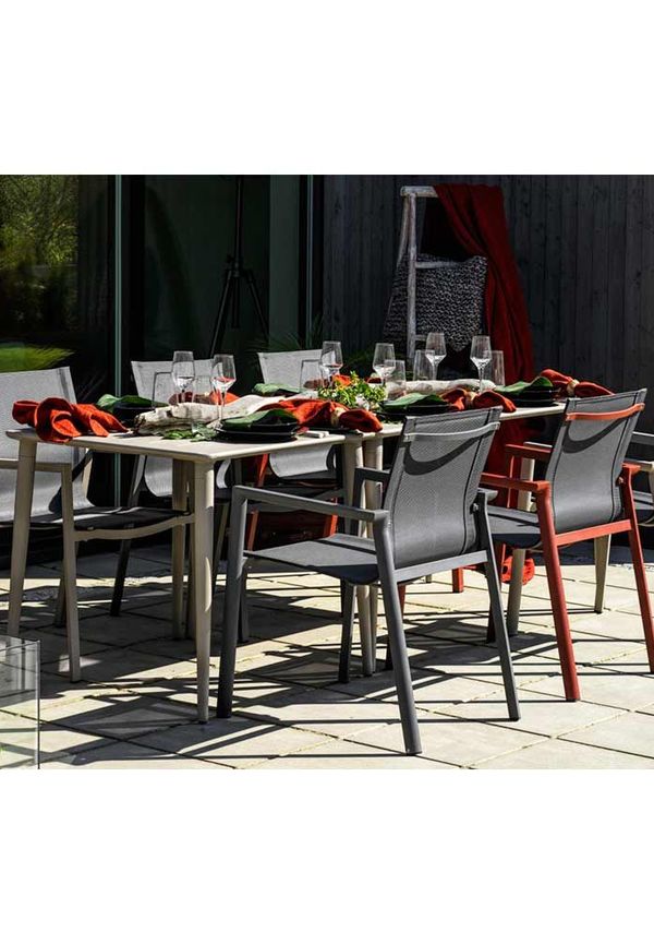 Smickrande Stol som passar bra vid många olika tillfällen.