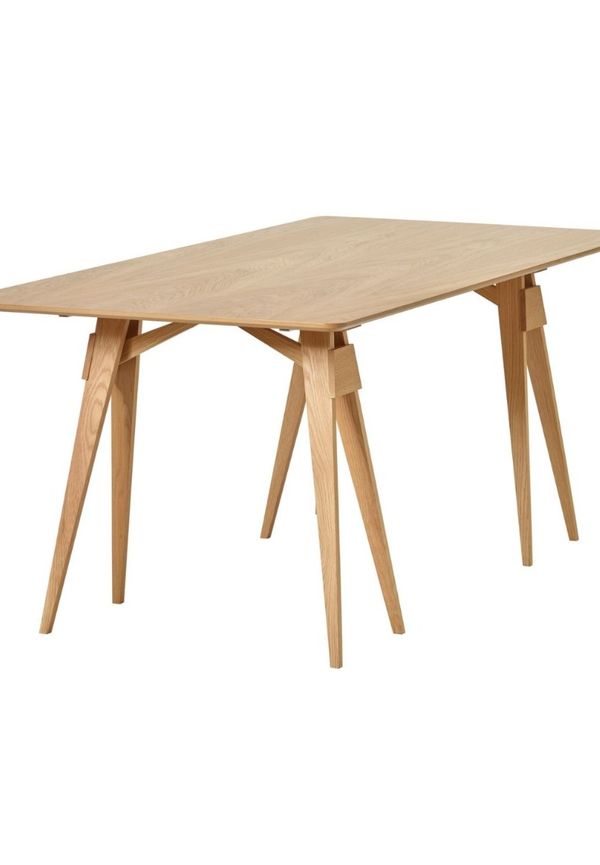 Mysig middagsbord i ek från Design House Stockholm.