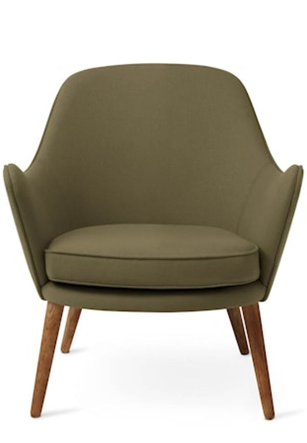 Stilren Fåtölj som passar bra vid många olika tillfällen.