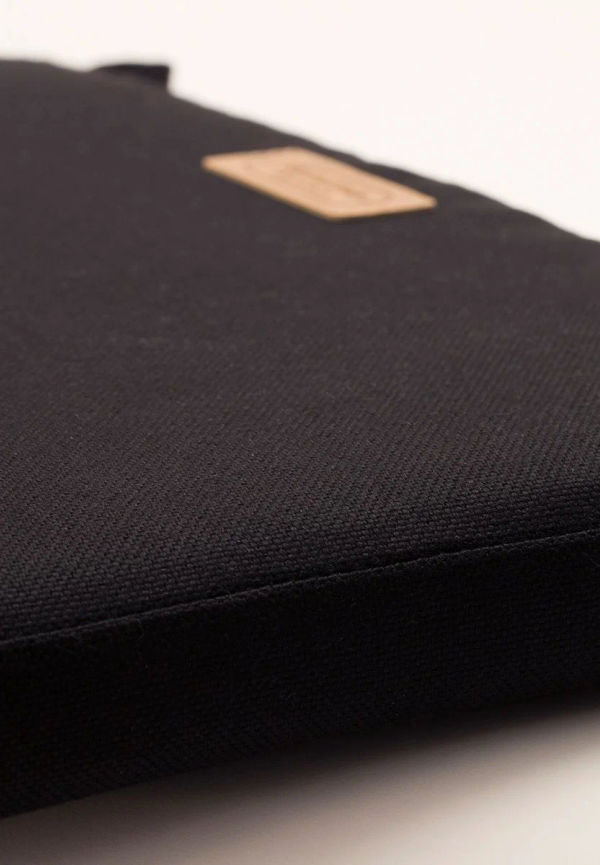 Klassisk svart pall 2025 från Grythyttan Stålmöbler.