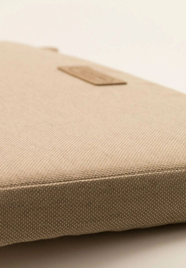 Jättefin beige soffa 2025 från Grythyttan Stålmöbler.