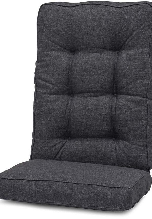 Riktigt snygg svart möbel 2025 från Hillerstorp.