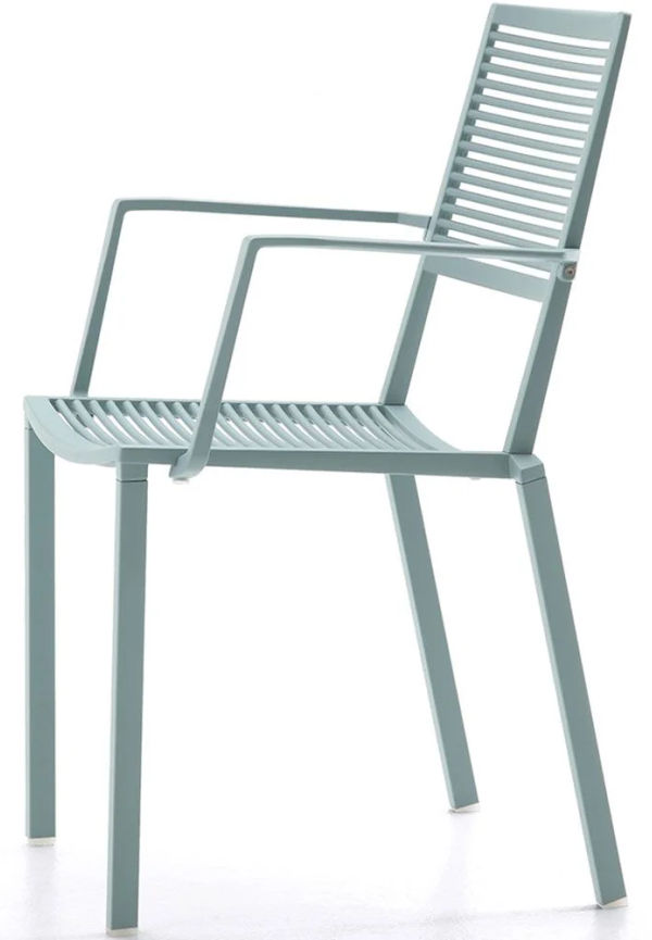 Ikonisk aluminiumstol i blått från Fast Design.