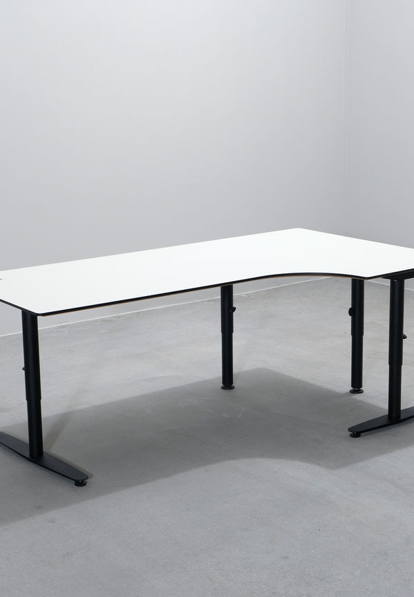 Otroligt snygg arbetsbord 2025 från Edsbyverken.