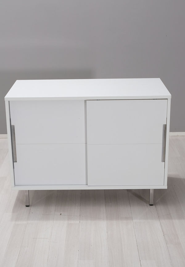 Söt vit skåp 2025 från Edsbyverken.