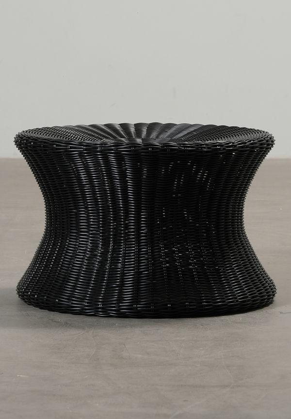 Skön bord i svart från Eero Aarnio Originals.