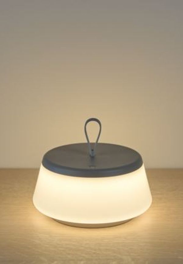 Modern Lampa som passar bra vid många olika tillfällen.