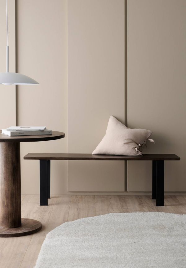 Otroligt snygg brun bänk 2025 från Ellos.