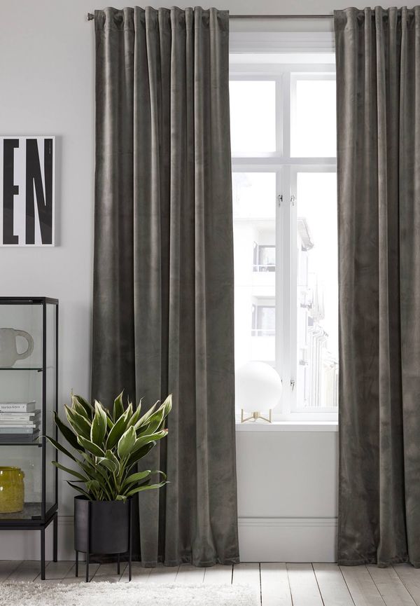 Grå Ellos-mörkläggningsgardin i jättefin modell.