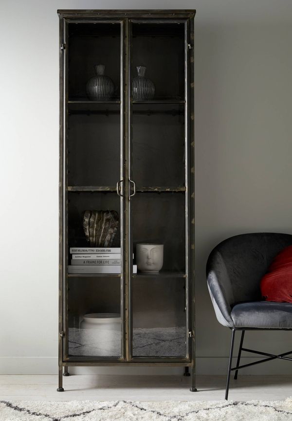 Elegant skåp 2025 från Ellos.