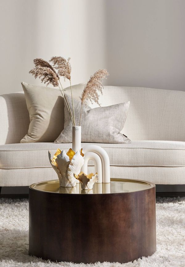 Vacker bord i mörkbrunt från Ellos.