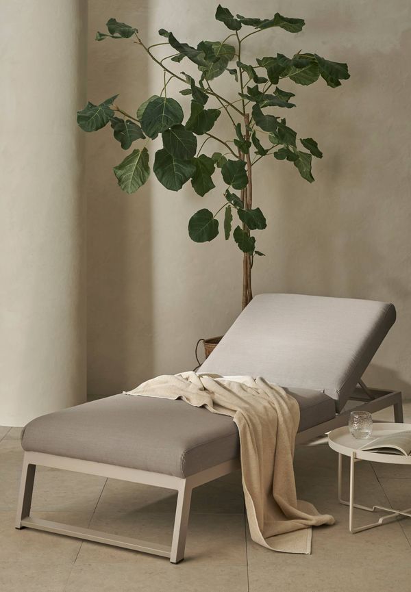 Riktigt trendig solsäng 2025 från Ellos.