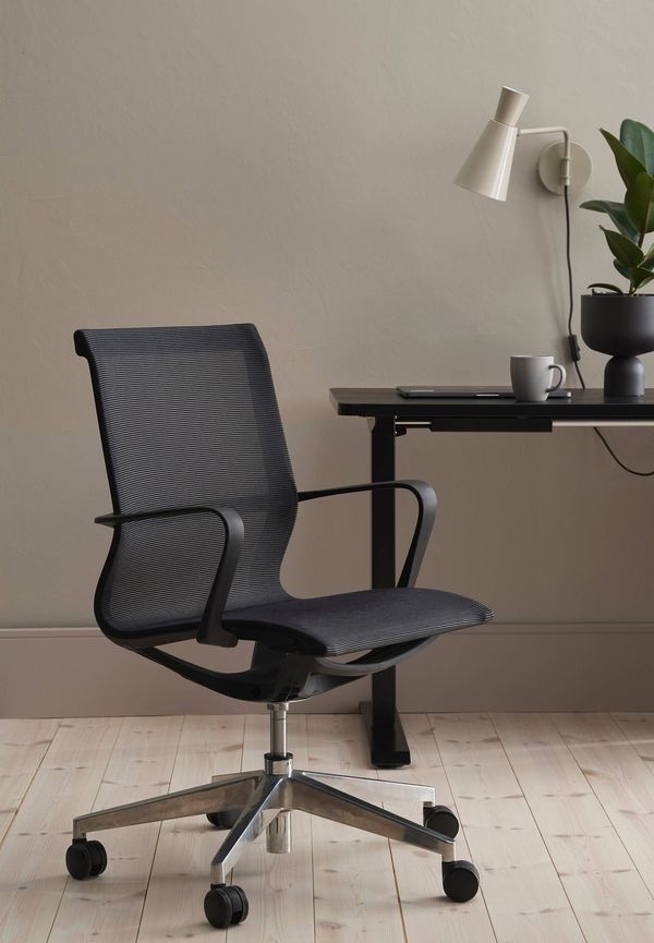 Riktigt snygg aluminiumstol 2025 från Ellos.