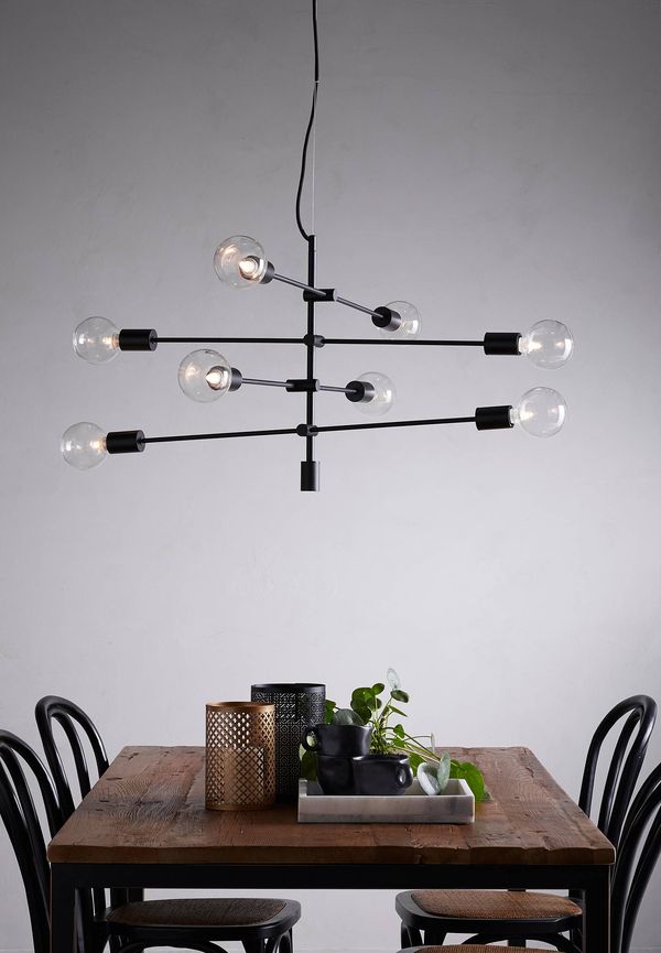 Klassisk svart taklampa 2025 från Ellos.