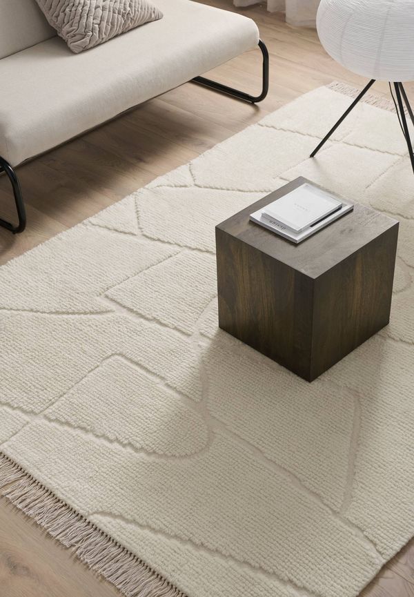 Jättesnygg vit matta i ull från Ellos.