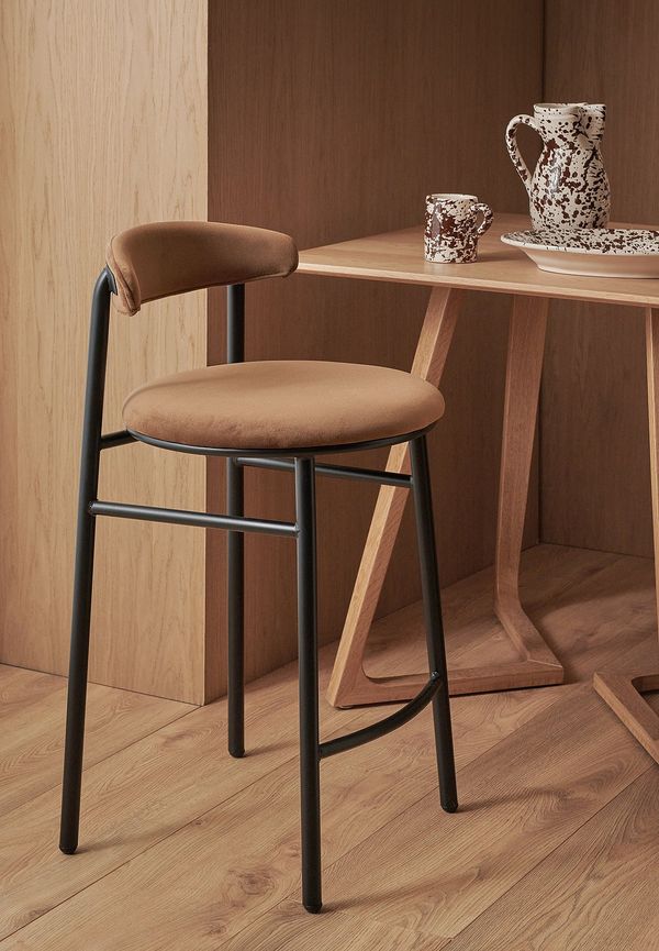 Exklusiv brun stol 2025 från Ellos Home.