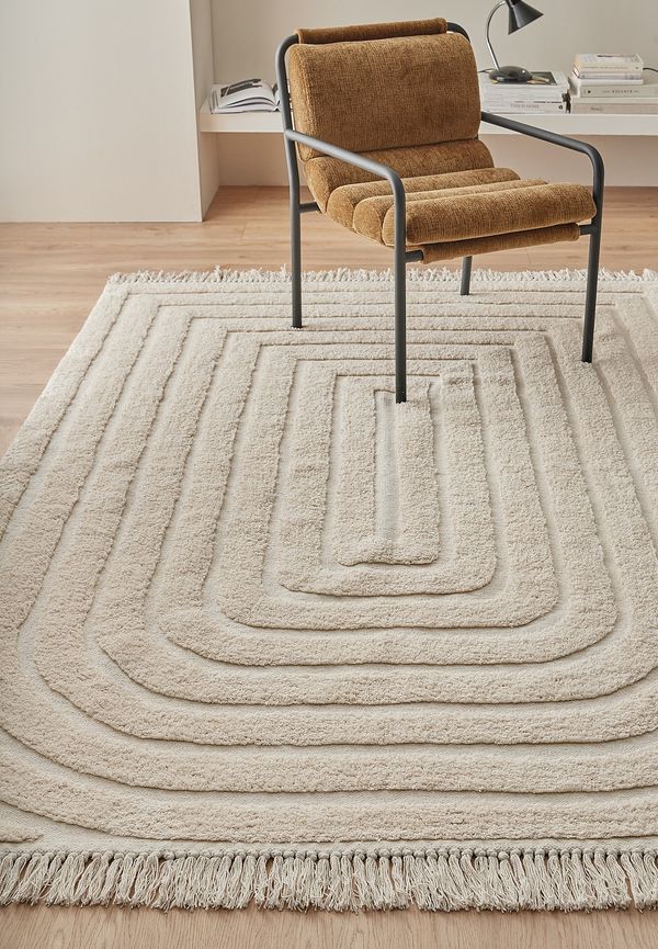 Fin matta i vit färg gjord i bomull.