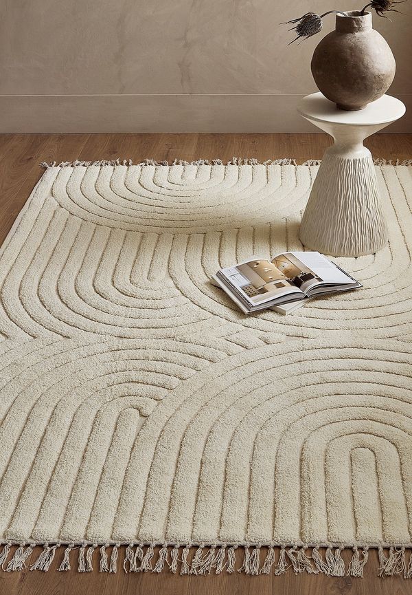 Moderiktig ellos matta i vit färg gjord i bomull.