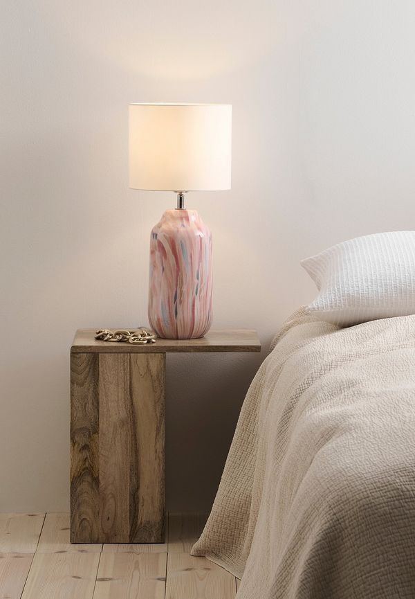 Fin bordslampa 2025 från Ellos Home.