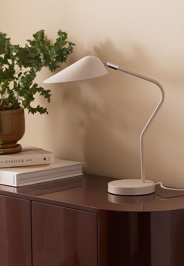 Skön Lampa som passar bra vid många olika tillfällen.