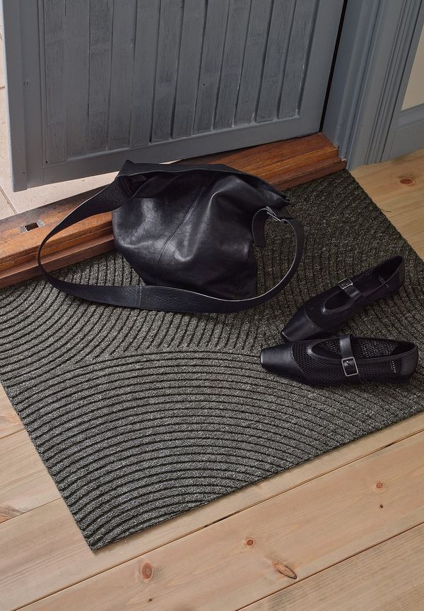 Klassisk grå matta 2025 från Ellos Home.