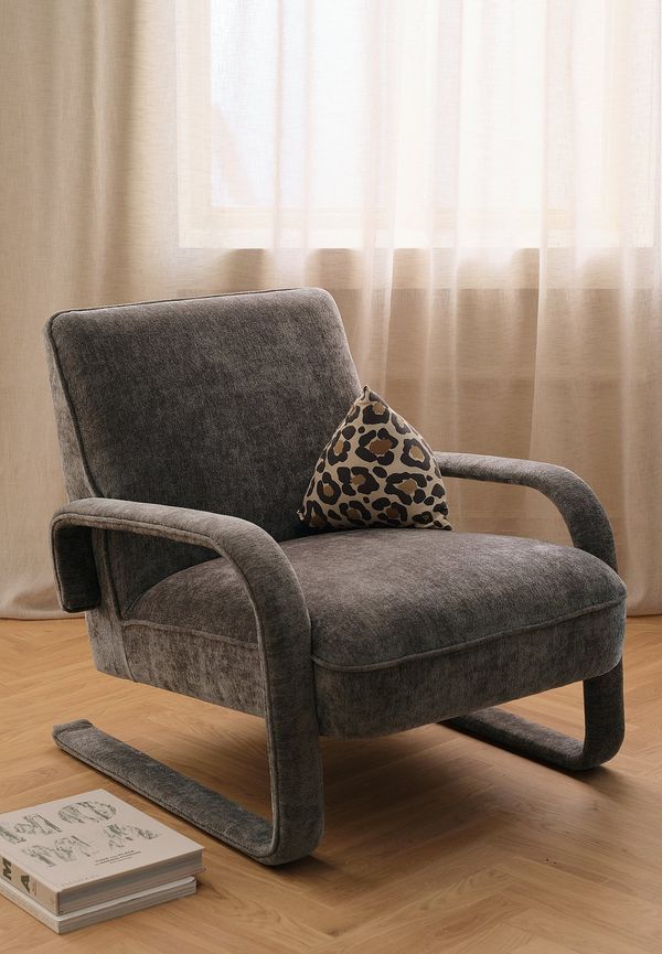 Fantastiskt snygg grå fåtölj 2025 från Ellos Home.