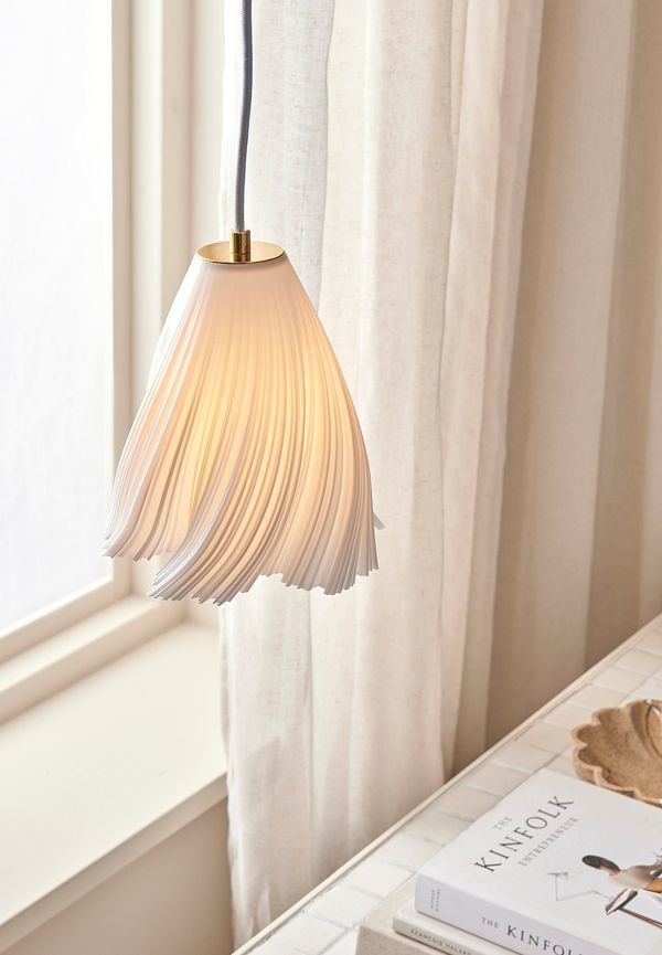 Riktigt snygg Lampa som passar bra vid många olika tillfällen.