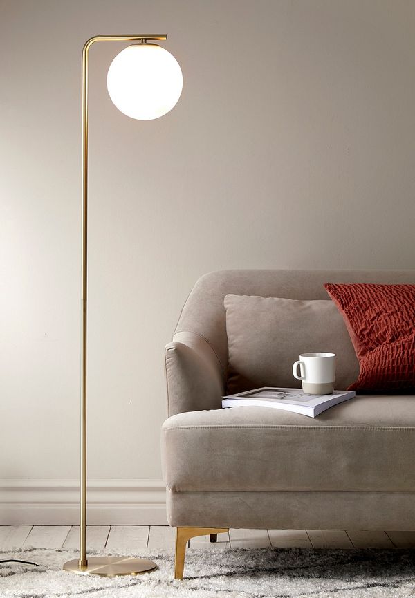 Otroligt snygg Lampa som passar bra vid många olika tillfällen.