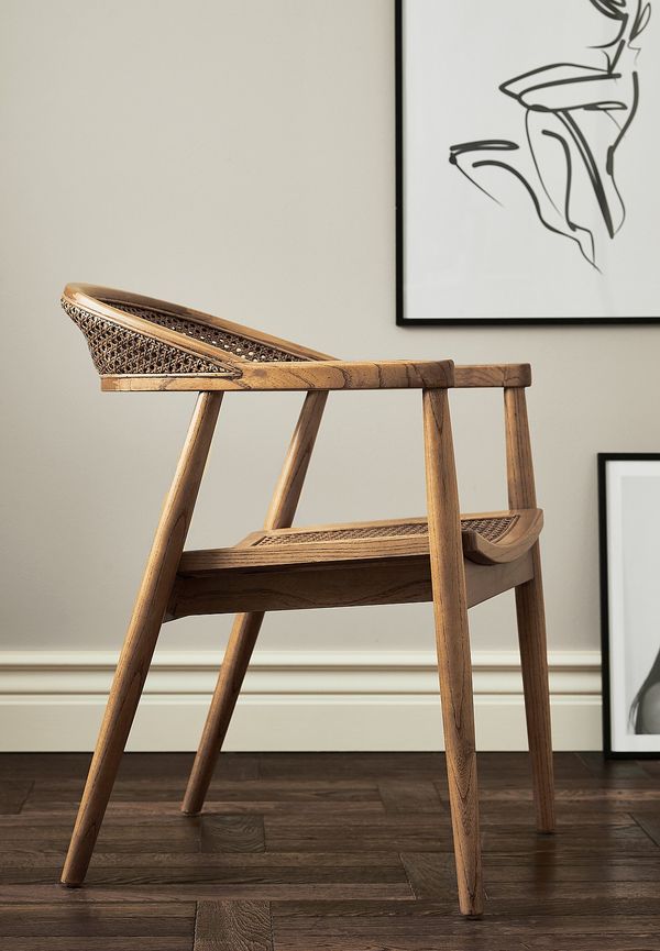 Brun stol som passar perfekt till sommaren 2025!