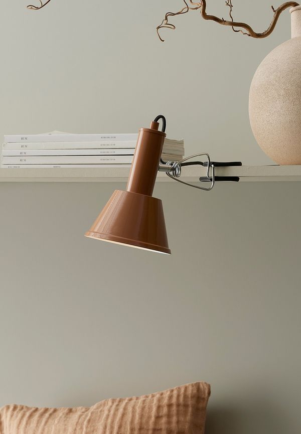 Jättefin brun lampa 2025 från Ellos Home.