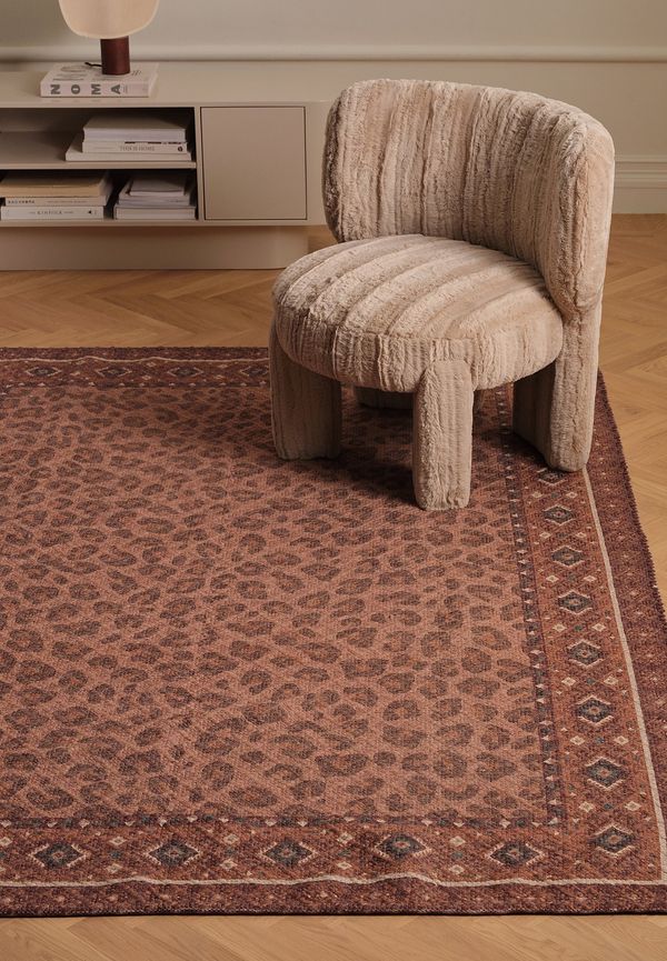 Fantastiskt fin flerfärgad matta 2025 från Ellos Home.