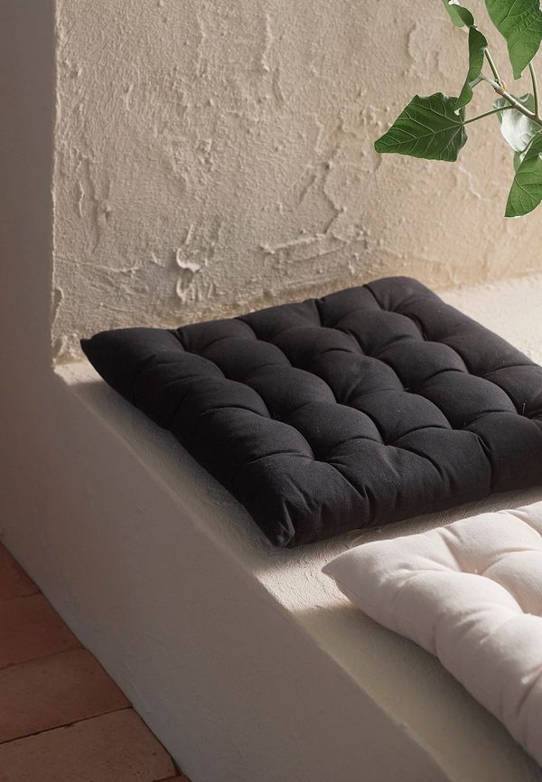 Riktigt fin möbel i svart från Ellos Home.