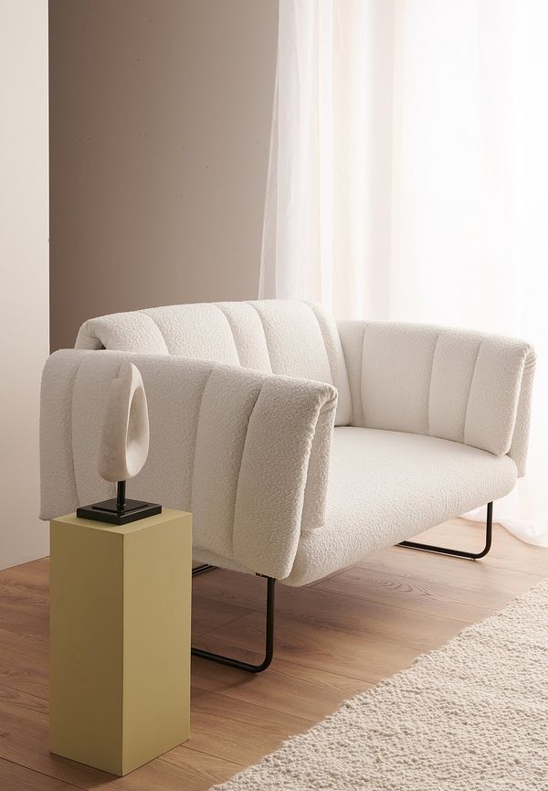Klassisk vit soffa 2025 från Ellos Home.