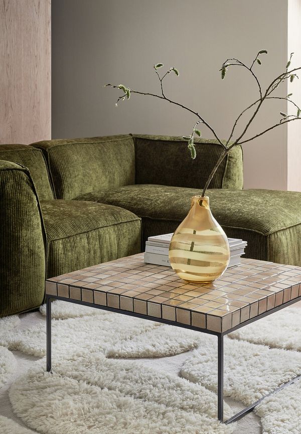 Komfortabel bord som passar bra vid många olika tillfällen.