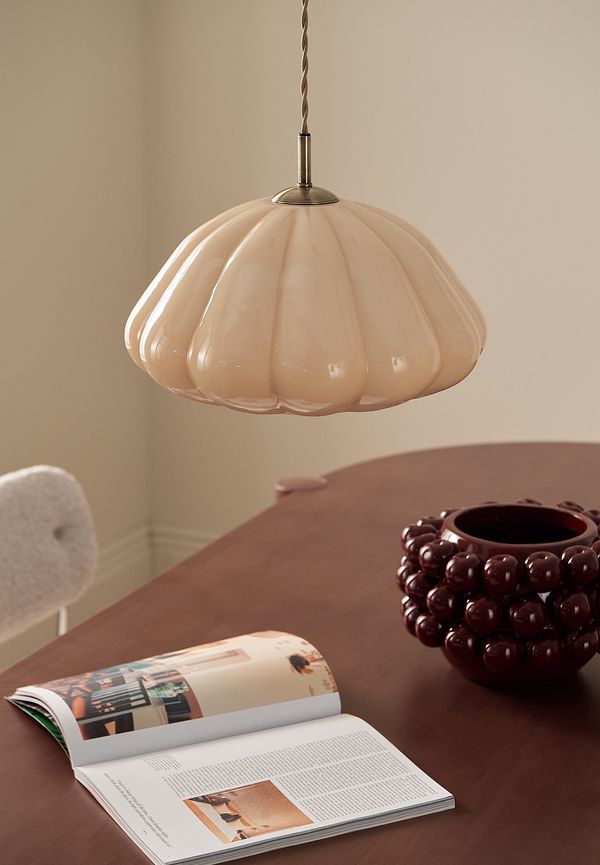 Ellos Home lampa som passar perfekt till hösten 2025!