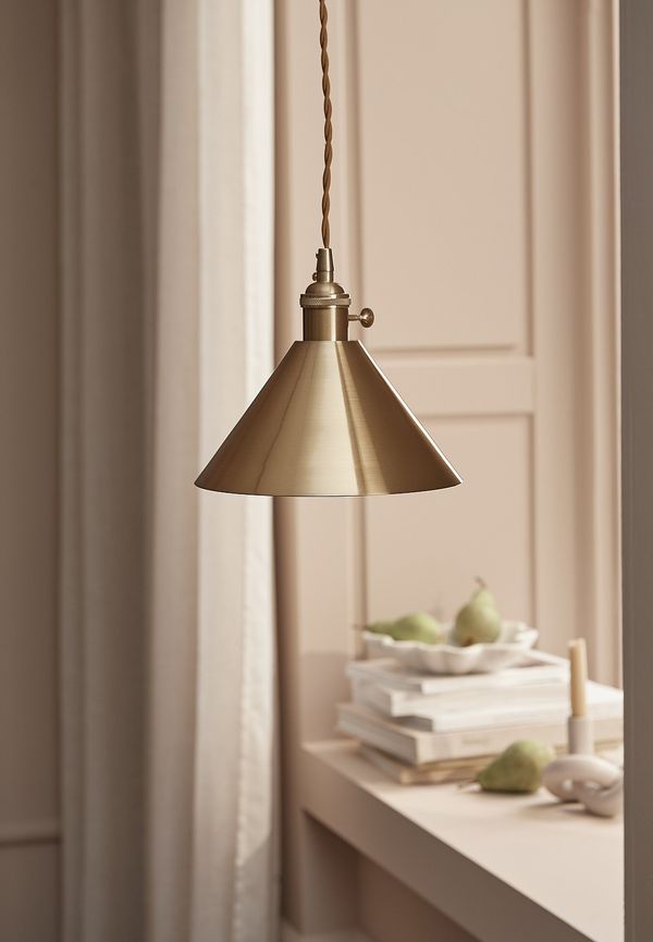 Cool taklampa 2025 från Ellos Home.