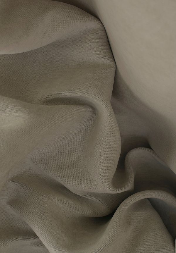 Snygg mörkläggningsgardin i brunt från Ellos Home.