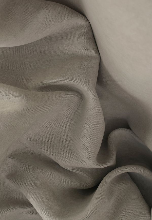 Grå Ellos Home-mörkläggningsgardin i elegant modell.