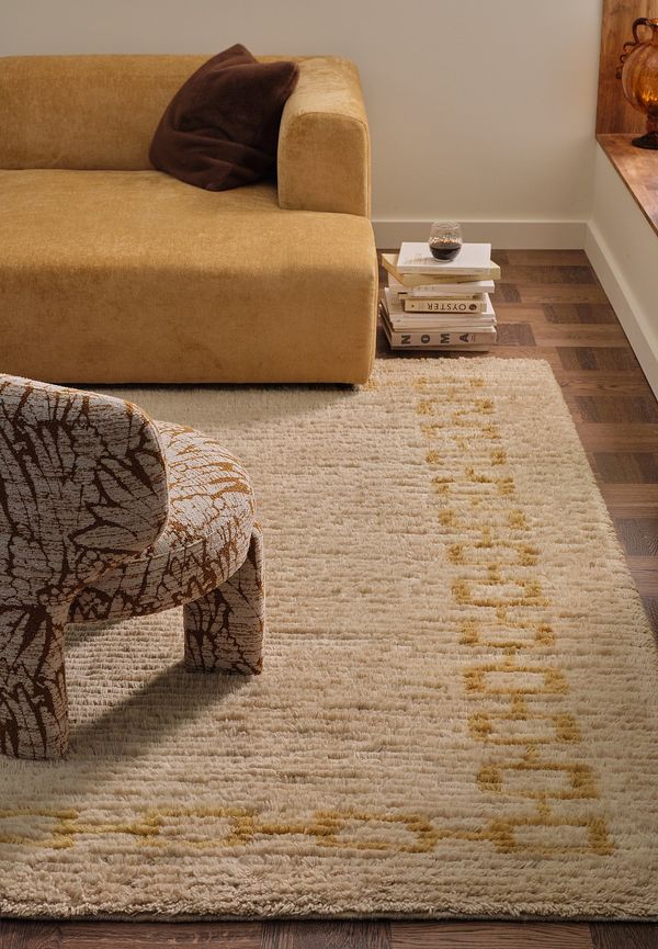 Riktigt snygg ellos home matta i vit färg gjord i ull.