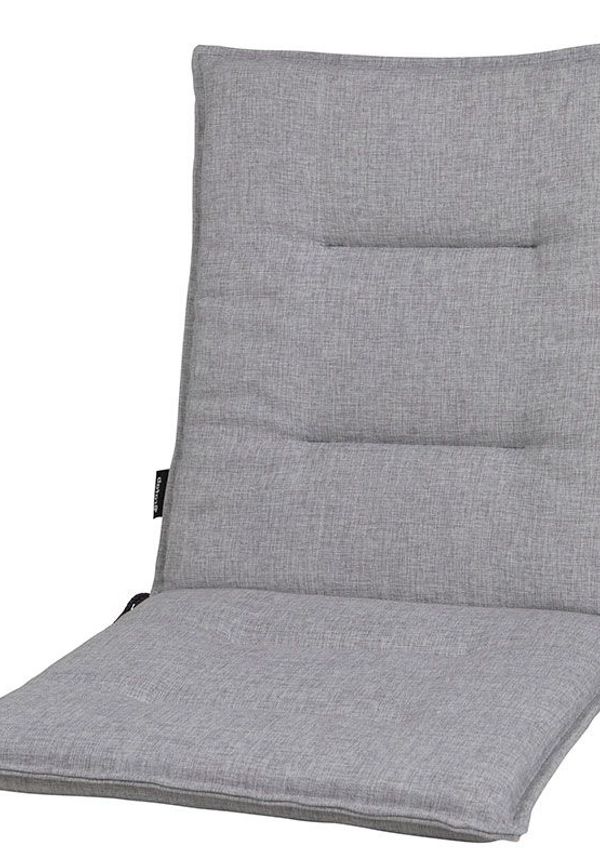 Grå Brafab-karmstol i moderiktig modell.