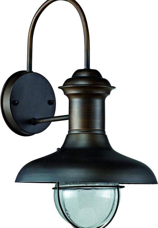 Stilriktig fasadlampa 2025 från Faro Barcelona.