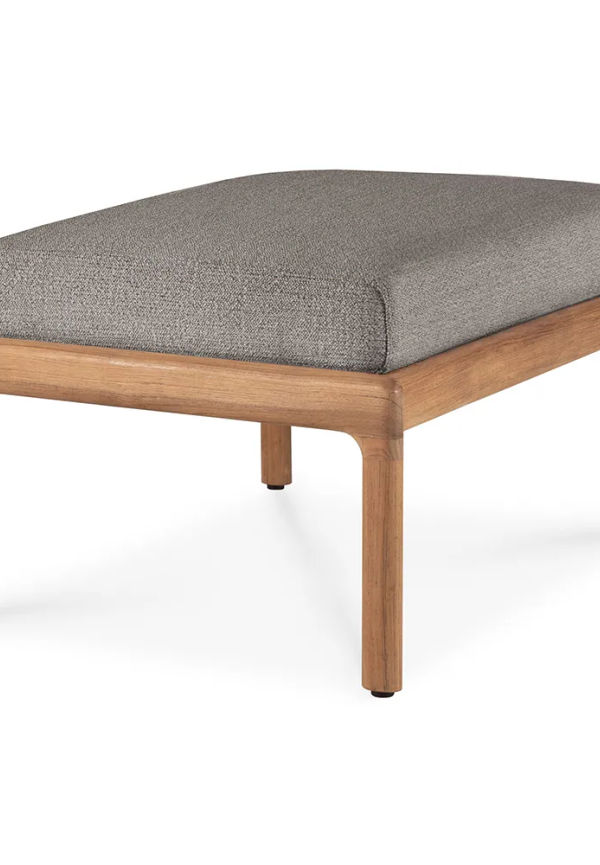 Otroligt snygg fotpall i teak från Ethnicraft.