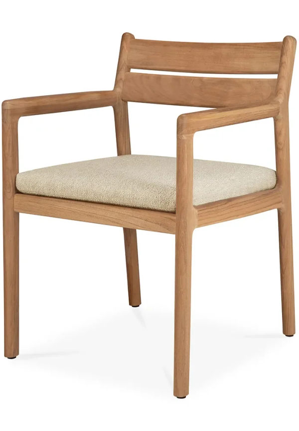 Smickrande karmstol i teak från Ethnicraft.