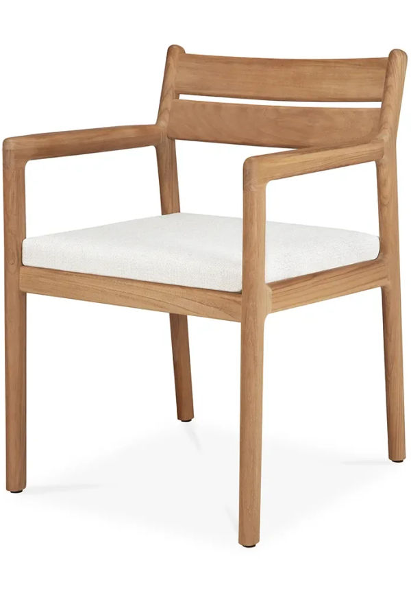 Söt karmstol i teak från Ethnicraft.